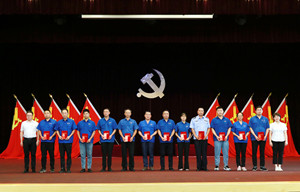 優(yōu)秀共產(chǎn)黨員2_副本.jpg